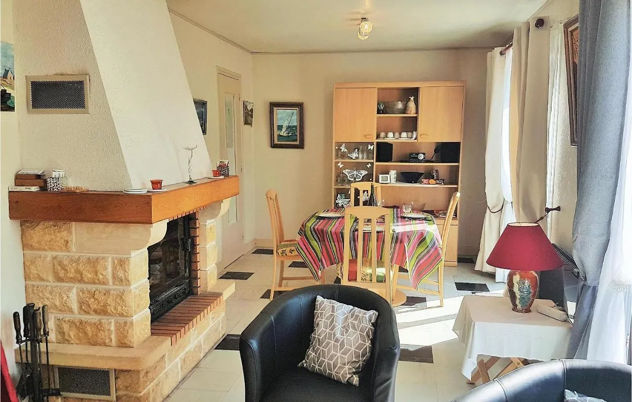 Dom wakacyjny 3 Bedroom Awesome Home In Riec Sur Belon
